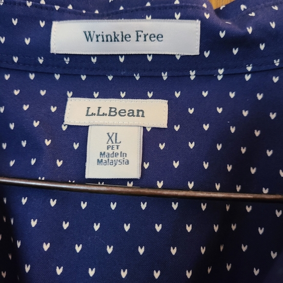 L.L. Bean Wrinkle Free Navy Hearts Button Down Shirt in size XL Petite - Picture 2 of 6